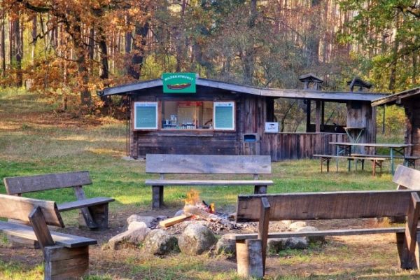 Kräuterküche mit Bänken